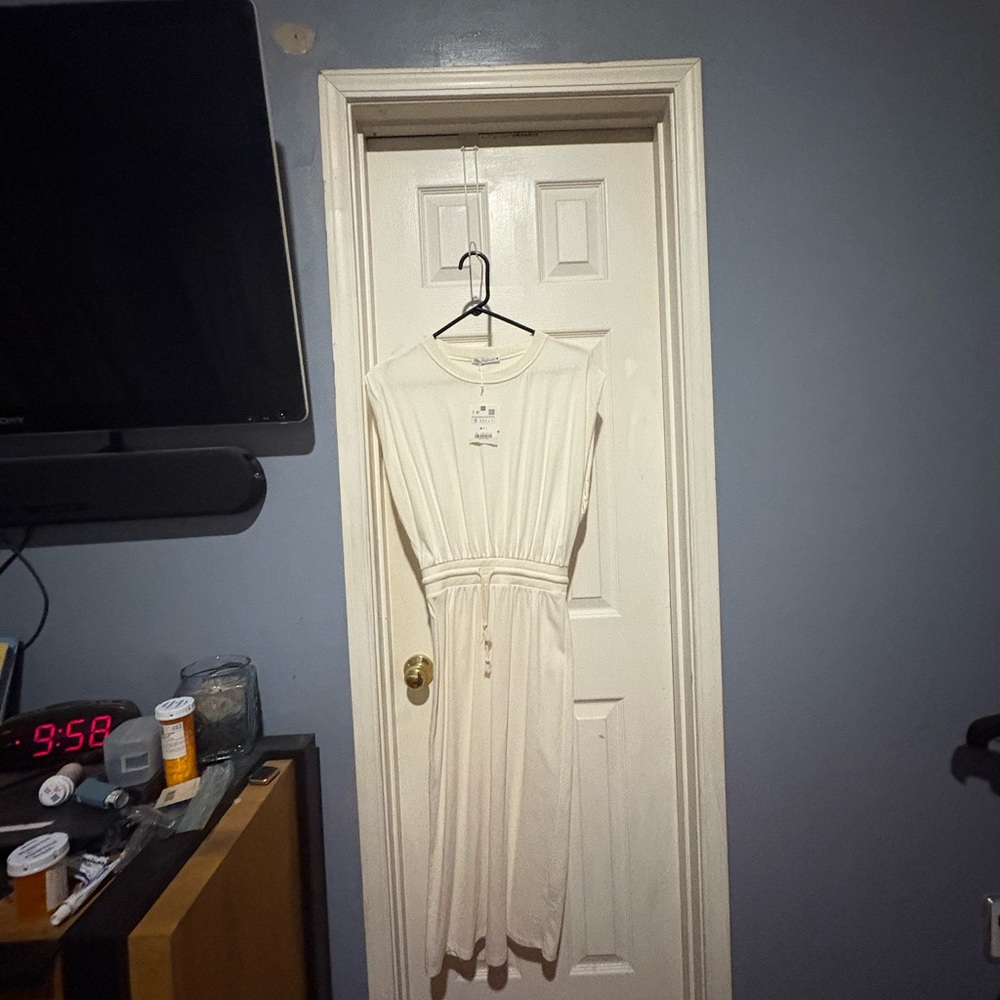 Elegant White Midi Dress